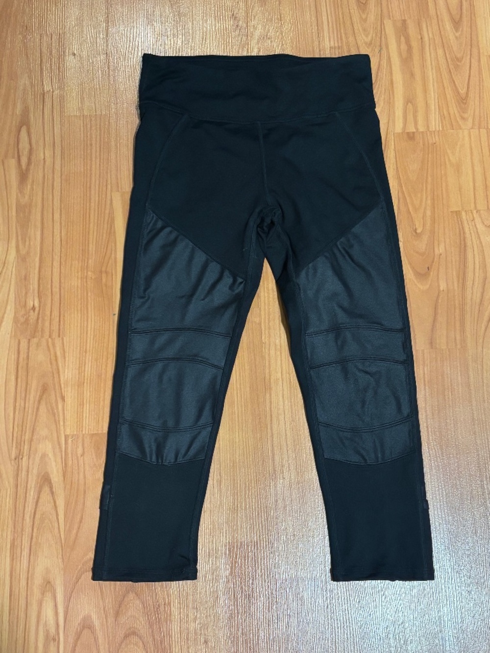 Fabletics Rebecca Black Moto Crop Capri Leggings XS